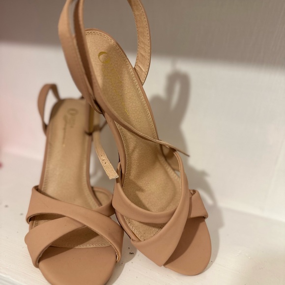 Simple rope colored heels. US size 10 need new closet to call home - Picture 1 of 3
